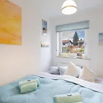 アパート Sonnige, Ruhige Gartenwohnung Mit Terrasse U. Garten