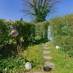 Sonnige, Ruhige Gartenwohnung Mit Terrasse U. Garten アパート オーバーハヒング