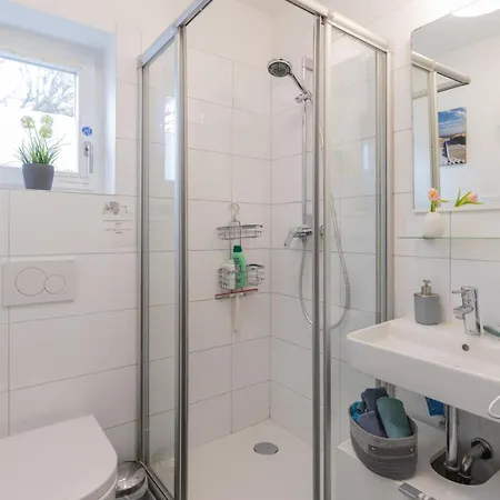 Apartment Sonnige, Ruhige Gartenwohnung Mit Terrasse U. Garten Oberhaching