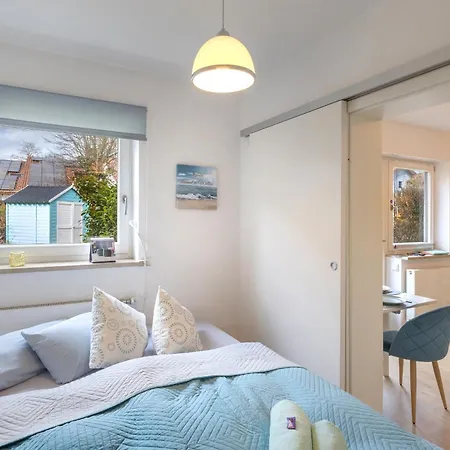 Sonnige, Ruhige Gartenwohnung Mit Terrasse U. Garten