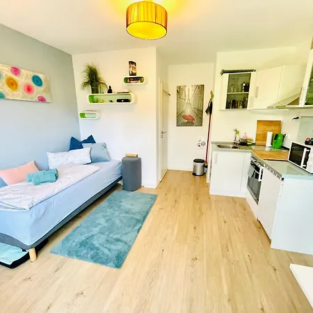 Sonnige, Ruhige Gartenwohnung Mit Terrasse U. Garten