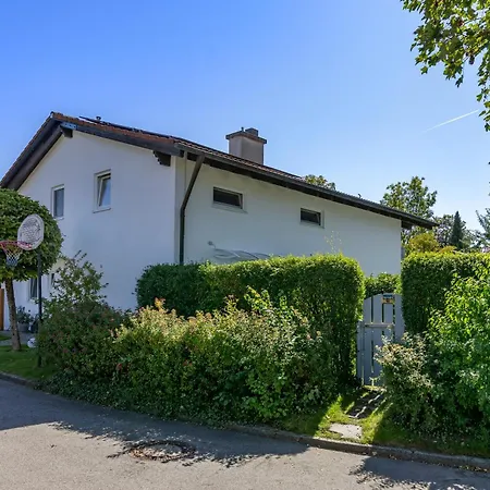 Sonnige, Ruhige Gartenwohnung Mit Terrasse U. Garten