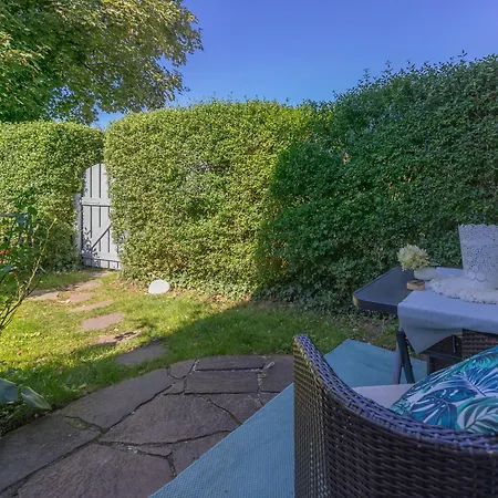 Sonnige, Ruhige Gartenwohnung Mit Terrasse U. Garten * Oberhaching