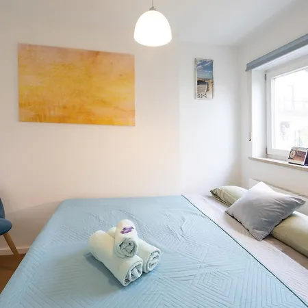 Apartmán Sonnige, Ruhige Gartenwohnung Mit Terrasse U. Garten Oberhaching