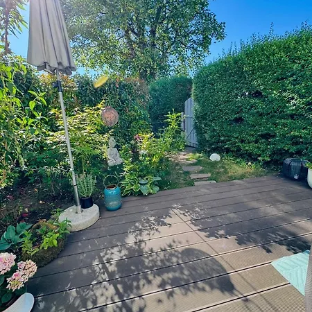 Sonnige, Ruhige Gartenwohnung Mit Terrasse U. Garten * Oberhaching
