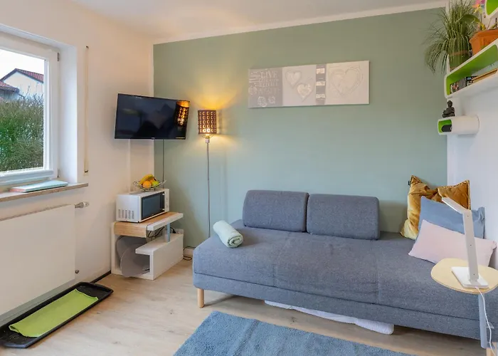 Sonnige, Ruhige Gartenwohnung Mit Terrasse U. Garten *