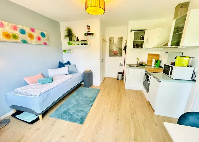 Sonnige, Ruhige Gartenwohnung Mit Terrasse U. Garten