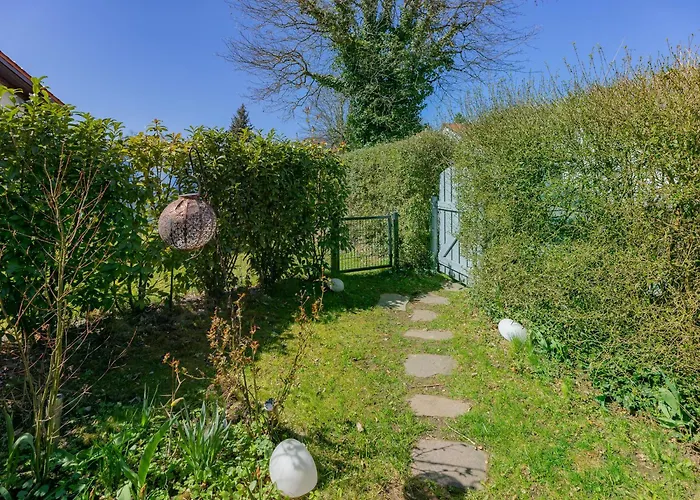 Sonnige, Ruhige Gartenwohnung Mit Terrasse U. Garten Apartmán Oberhaching