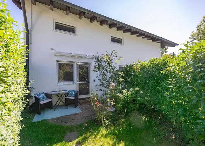 아파트 Sonnige, Ruhige Gartenwohnung Mit Terrasse U. Garten 오베르하칭