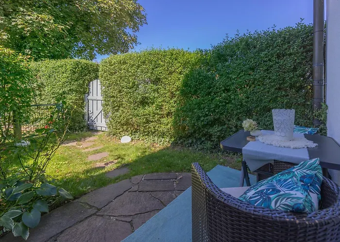 Sonnige, Ruhige Gartenwohnung Mit Terrasse U. Garten * Oberhaching