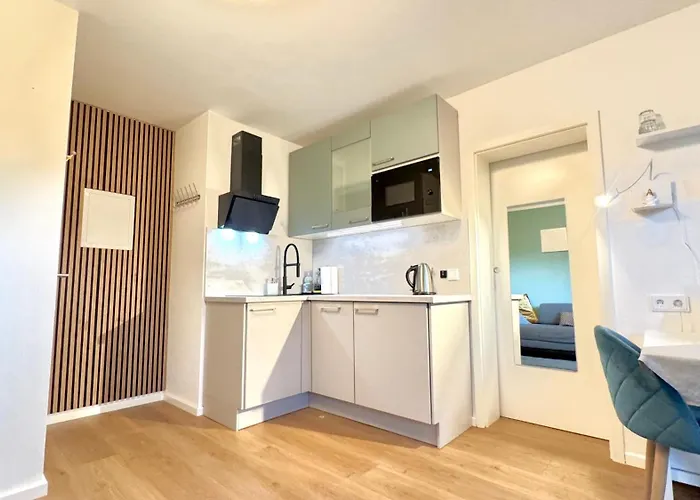 Apartmán Sonnige, Ruhige Gartenwohnung Mit Terrasse U. Garten Oberhaching