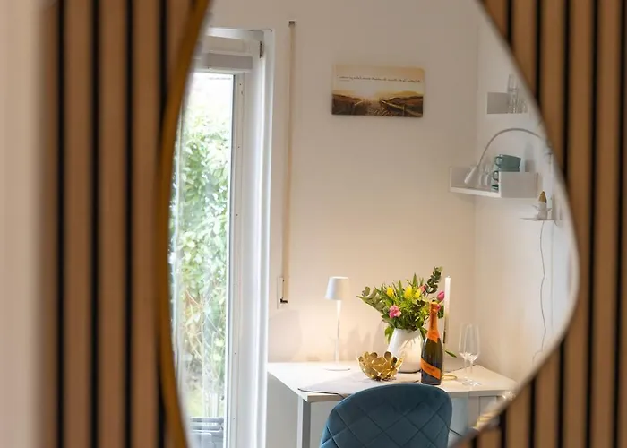 Sonnige, Ruhige Gartenwohnung Mit Terrasse U. Garten * Oberhaching